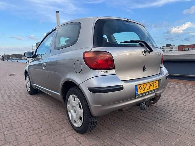 Occasion Toyota Yaris Luna 86 PK (63 kW) 2004 Grijs Hatchback