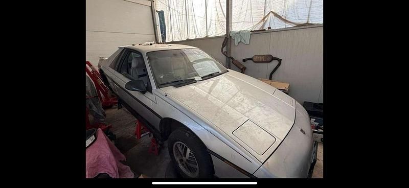 Gebruikt 1986 Pontiac Fiero Coupé | € 1.500 - Afbeelding 1/4