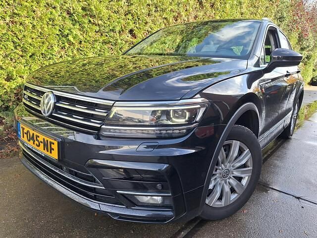 Zwart Gebruikt 2019 VW Tiguan Highline SUV | € 18.200 (Super prijs) - Afbeelding 1/4