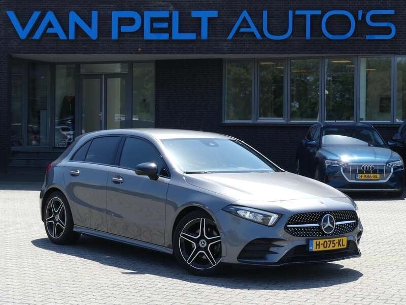 Grijs Gebruikt 2020 Mercedes A180 Business Hatchback | € 22.900 (Goede deal) - Afbeelding 1/4