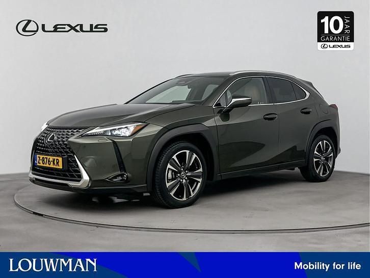 Terrane khaki (donker groen metallic) Gebruikt 2024 Lexus UX 300e Luxury Line SUV | € 47.450 - Afbeelding 1/4