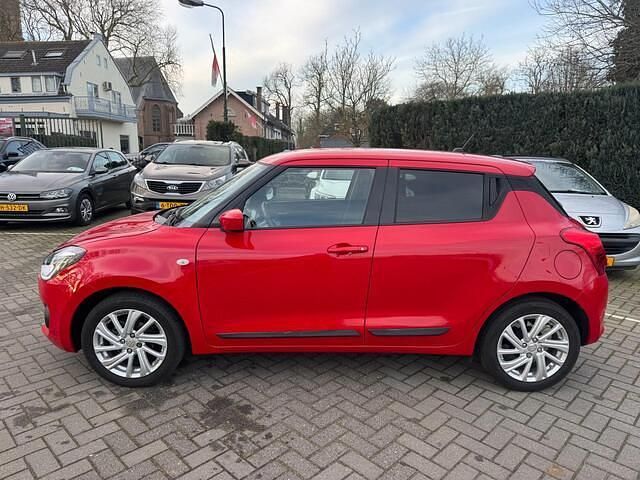 Occasion Suzuki Swift 83 PK (61 kW) 2023 Rood (metallic) Hatchback