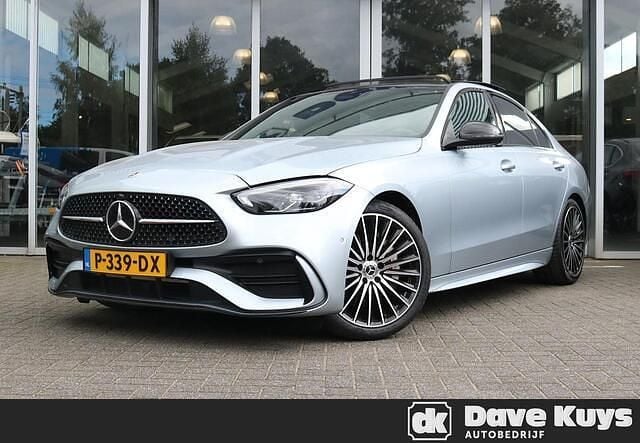 Grijs Gebruikt 2022 Mercedes C200 AMG line Sedan | € 43.950 (Eerlijke prijs) - Afbeelding 1/4