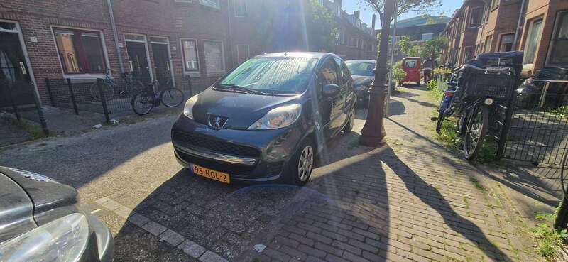 Grijs Gebruikt 2008 Peugeot 107 Urban Move Hatchback | € 2.500 (Eerlijke prijs) - Afbeelding 1/4