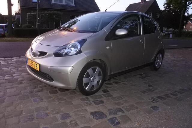 Occasion Toyota Aygo 68 PK (50 kW) 2007 Bruin Hatchback