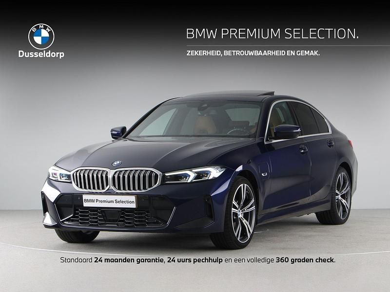 Blauw Occasion 2023 BMW 330e M Sport Sedan | € 42.900 (Eerlijke prijs) - Afbeelding 1/4