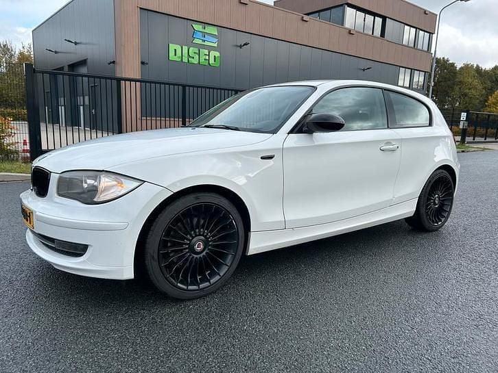 Wit Occasion 2008 BMW 118 Hatchback | € 2.000 (Eerlijke prijs) - Afbeelding 1/4