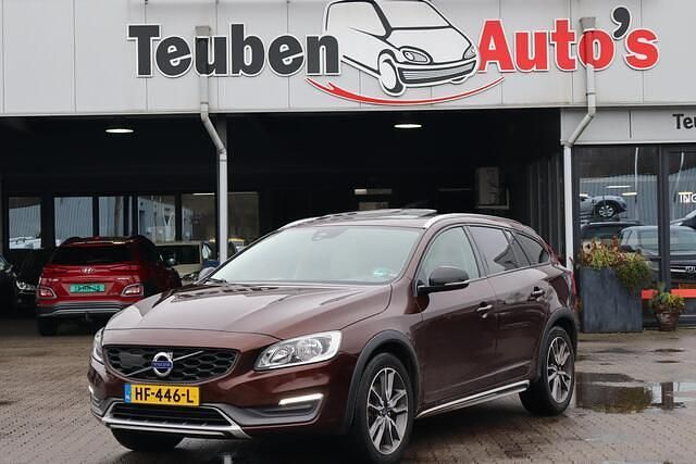 Bruin Gebruikt 2015 Volvo V60 CC Business Edition Stationwagen | € 10.985 (Iets duurder) - Afbeelding 1/4