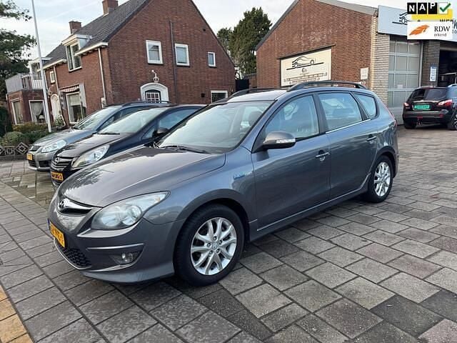 Grijs (metallic) Occasion 2011 Hyundai i30 Stationwagen | € 3.250 (Eerlijke prijs) - Afbeelding 1/4