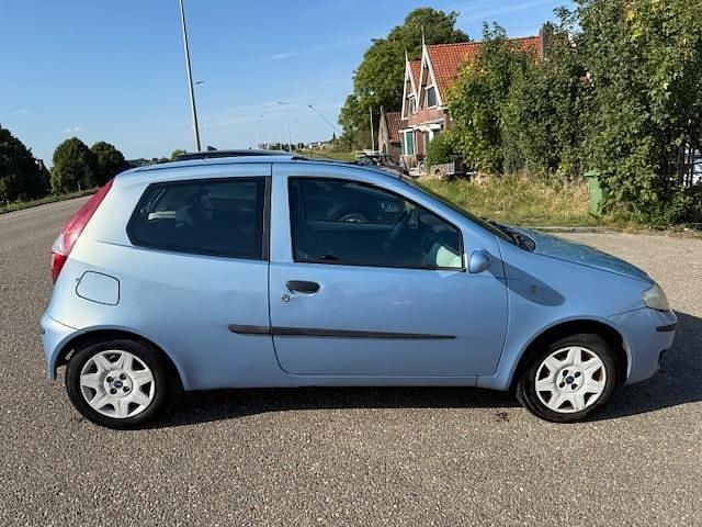 Occasion Fiat Punto Dynamic 95 PK (69 kW) 2003 Blauw Hatchback