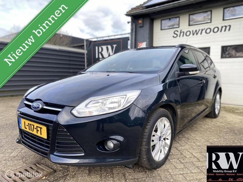 Zwart Occasion 2013 Ford Focus Titanium Stationwagen | € 3.995 (Super prijs) - Afbeelding 1/4