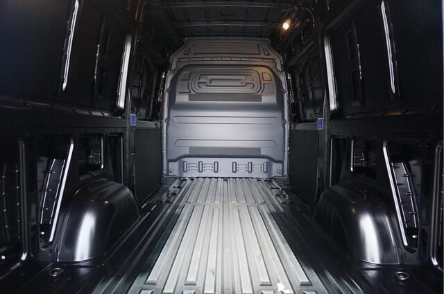 Occasion Mercedes Sprinter 190 PK (139 kW) 2024 Zilver Van