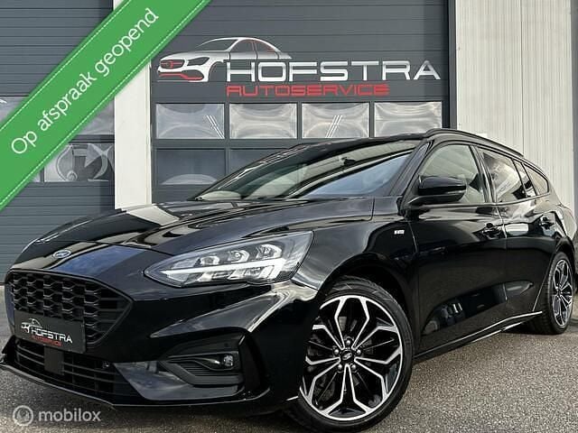 Zwart Gebruikt 2020 Ford Focus ST-Line Stationwagen | € 13.445 (Eerlijke prijs) - Afbeelding 1/4