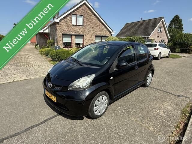 Zwart Gebruikt 2008 Toyota Aygo Hatchback | € 1.650 (Eerlijke prijs) - Afbeelding 1/4