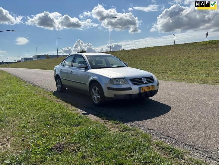 Gebruikt 2001 VW Passat Comfortline | € 1.250 - Afbeelding 1/1