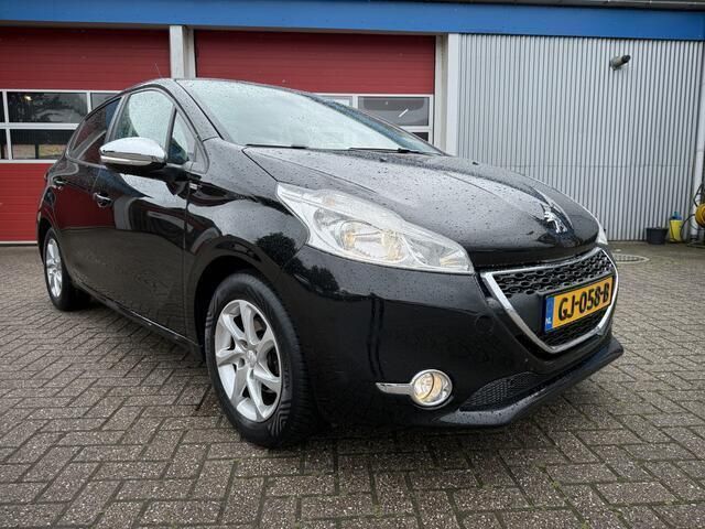 Zwart Gebruikt 2015 Peugeot 208 Style Hatchback | € 6.350 (Eerlijke prijs) - Afbeelding 1/4