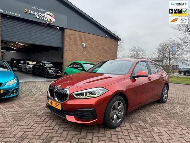 Occasion BMW 118 Executive 136 PK (100 kW) 2022 Oranje Hatchback