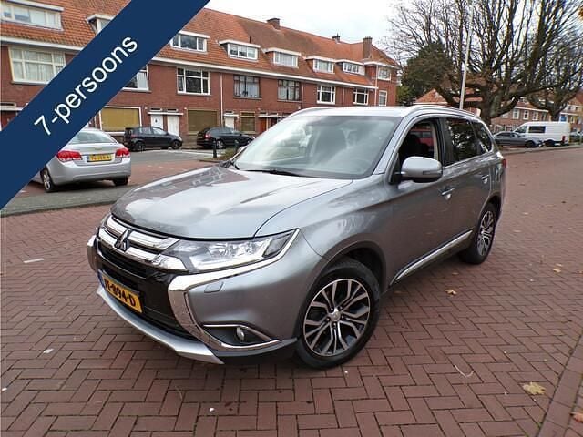 Grijs Gebruikt 2016 Mitsubishi Outlander Edition SUV | € 16.944 (Goede deal) - Afbeelding 1/4