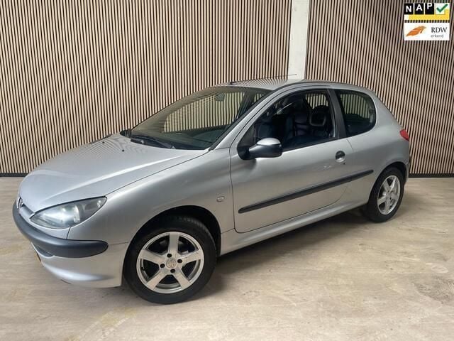Grijs Gebruikt 2000 Peugeot 206 Hatchback | € 1.250 (Eerlijke prijs) - Afbeelding 1/4