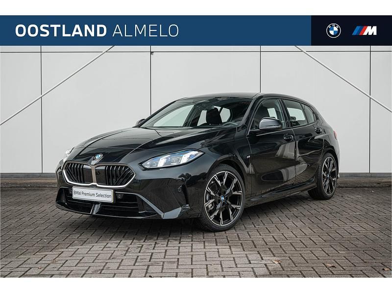 Zwart Gebruikt 2025 BMW 120 Comfort Edition Hatchback | € 37.450 (Iets duurder) - Afbeelding 1/4