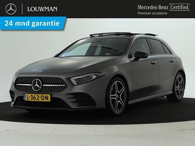 Grijs Gebruikt 2021 Mercedes A180 Business Hatchback | € 30.450 (Iets duurder) - Afbeelding 1/3