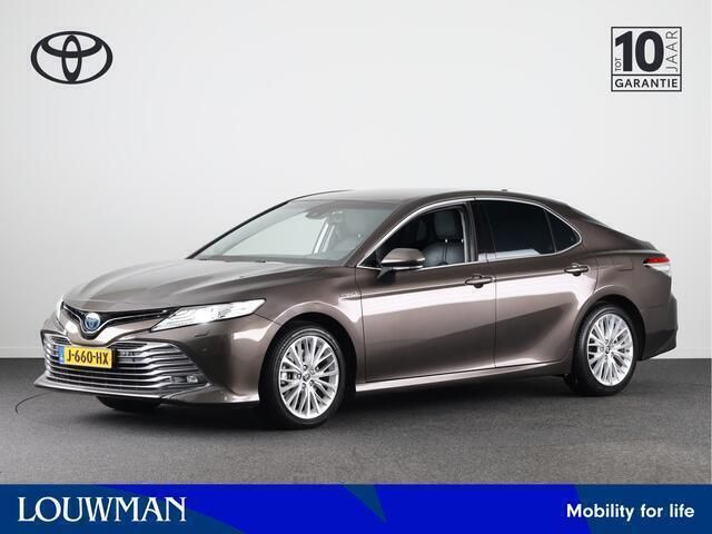 Donker bruin metallic Gebruikt 2020 Toyota Camry Premium Sedan | € 30.945 (Eerlijke prijs) - Afbeelding 1/3