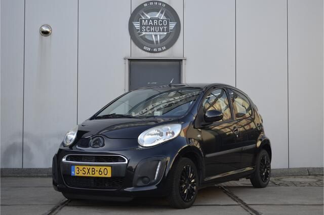Zwart, metallic lak Gebruikt 2014 Citroën C1 Hatchback | € 4.250 (Eerlijke prijs) - Afbeelding 1/4