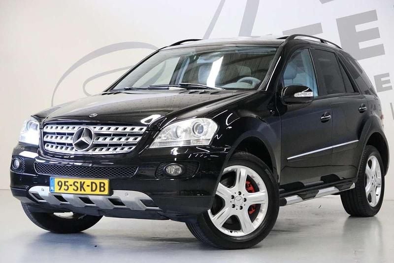 Zwart Gebruikt 2006 Mercedes ML500 SUV | € 15.950 (Duur) - Afbeelding 1/4
