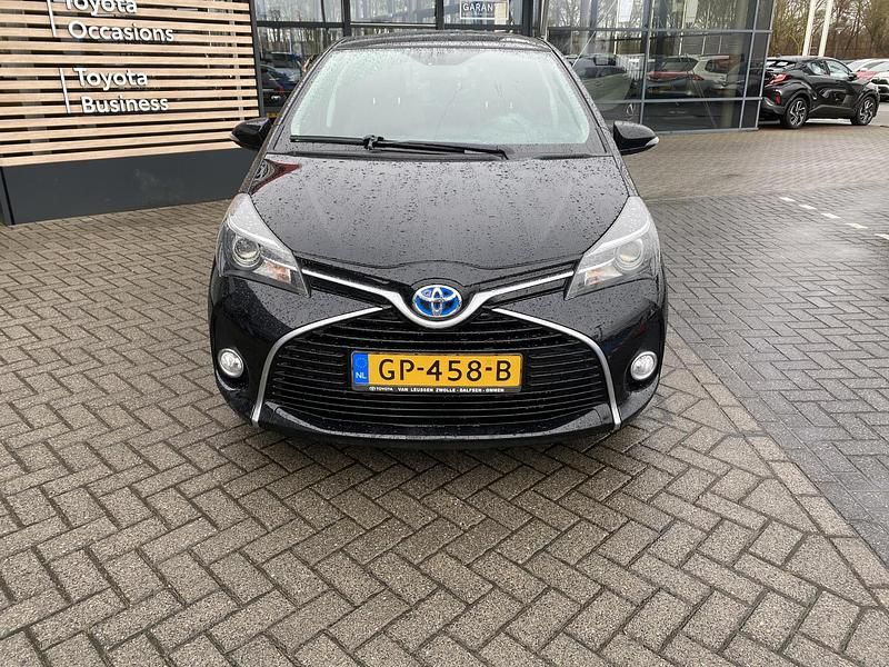 Occasion Toyota Yaris Hybrid 101 PK (74 kW) 2015 Zwart Hatchback