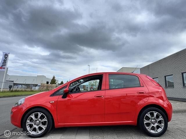 Occasion Fiat Punto Evo 99 PK (72 kW) 2017 Rood Hatchback
