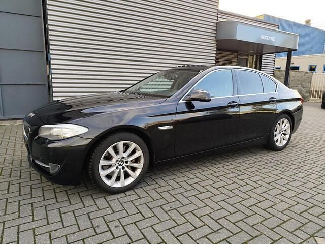 Zwart Gebruikt 2012 BMW 528 Sedan | € 8.999 (Goede deal) - Afbeelding 1/4