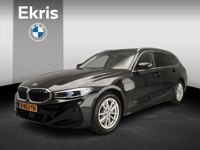 Zwart Gebruikt 2023 BMW 320e Executive Stationwagen | € 35.900 (Super prijs) - Afbeelding 1/4