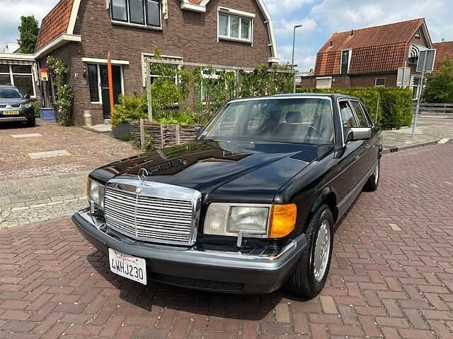 Zwart Gebruikt 1990 Mercedes 350 Sedan | € 18.900 - Afbeelding 1/4