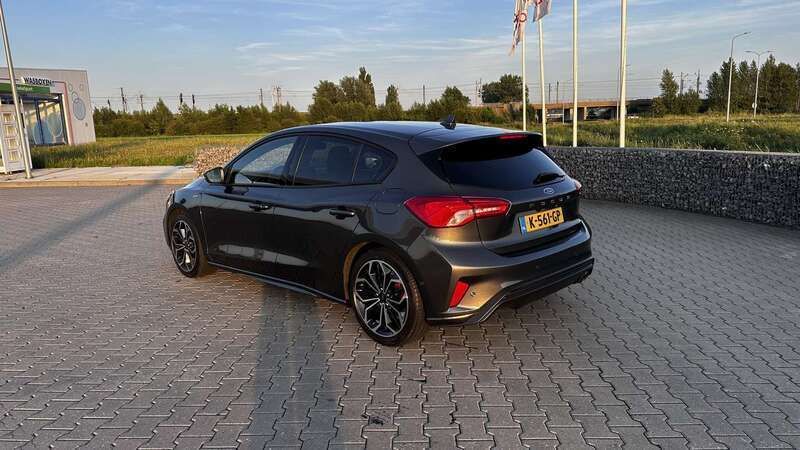 Grijs Gebruikt 2020 Ford Focus ST Hatchback | € 20.900 (Goede deal) - Afbeelding 1/4