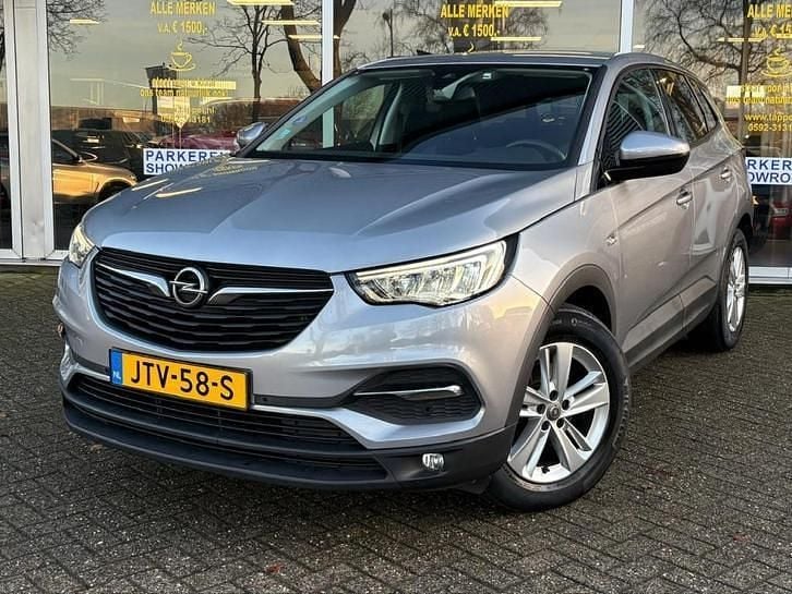 Grijs (metallic) Occasion 2020 Opel Grandland X Innovation SUV | € 16.950 (Goede deal) - Afbeelding 1/4