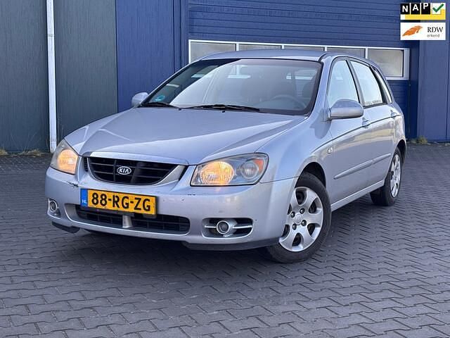 Occasion Kia Cerato LX 105 PK (77 kW) 2005 Grijs Hatchback