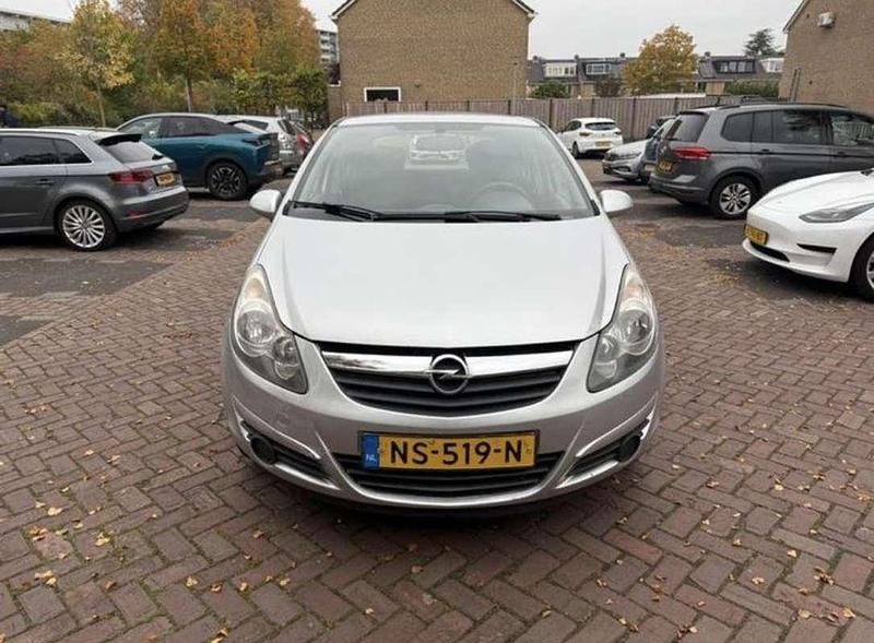 Grijs Gebruikt 2010 Opel Corsa Edition MPV | € 3.300 (Eerlijke prijs) - Afbeelding 1/4