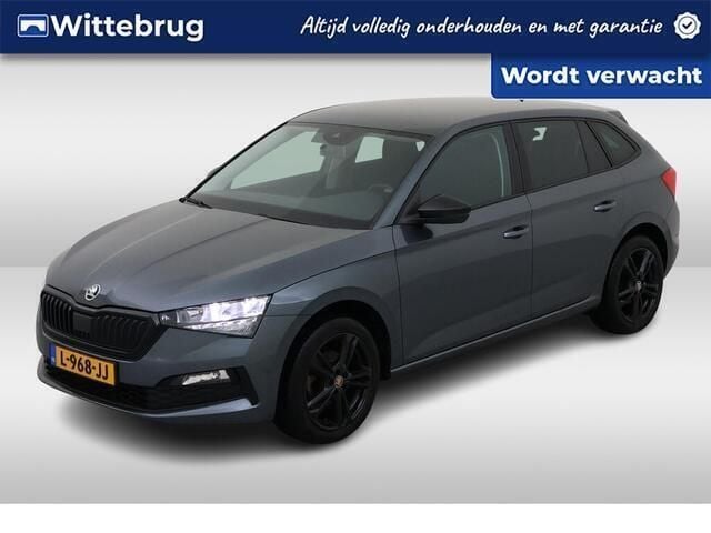 Grijs, metallic lak Gebruikt 2021 Skoda Scala Ambition Hatchback | € 16.950 (Eerlijke prijs) - Afbeelding 1/3