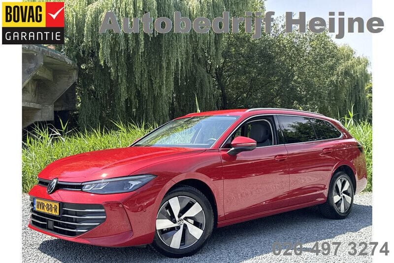 Rood Gebruikt 2024 VW Passat Business Stationwagen | € 36.945 (Super prijs) - Afbeelding 1/4