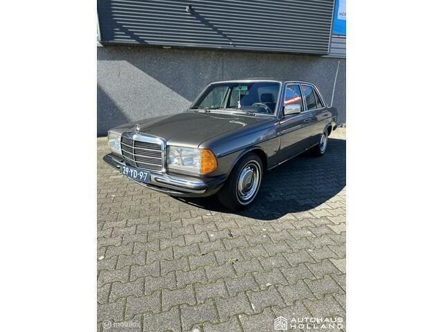 Occasion Mercedes 300 88 PK (64 kW) 1977 Grijs Sedan