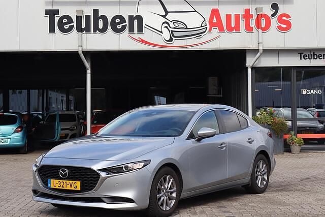 Grijs Gebruikt 2021 Mazda 3 Comfort Sedan | € 19.985 (Eerlijke prijs) - Afbeelding 1/4