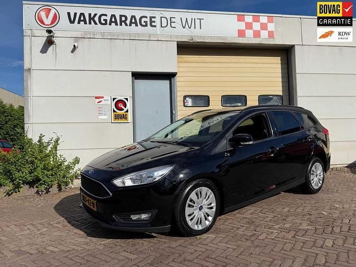 Zwart Gebruikt 2018 Ford Focus Trend Stationwagen | € 12.450 (Eerlijke prijs) - Afbeelding 1/4