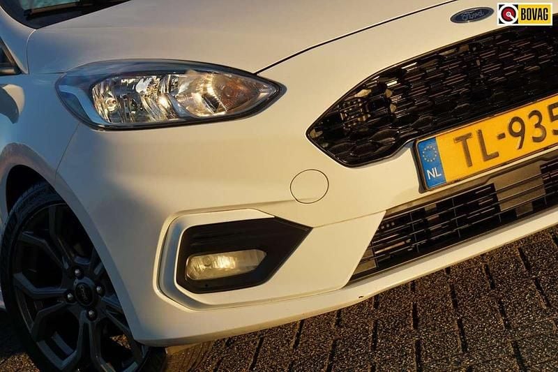 Wit Occasion 2018 Ford Fiesta ST-Line Hatchback | € 9.925 (Goede deal) - Afbeelding 1/4