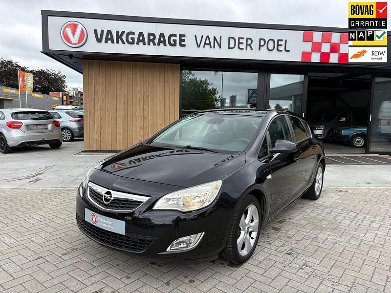 Hatchback Gebruikt 2010 Opel Astra Edition Hatchback | € 2.950 (Goede deal) - Afbeelding 1/4