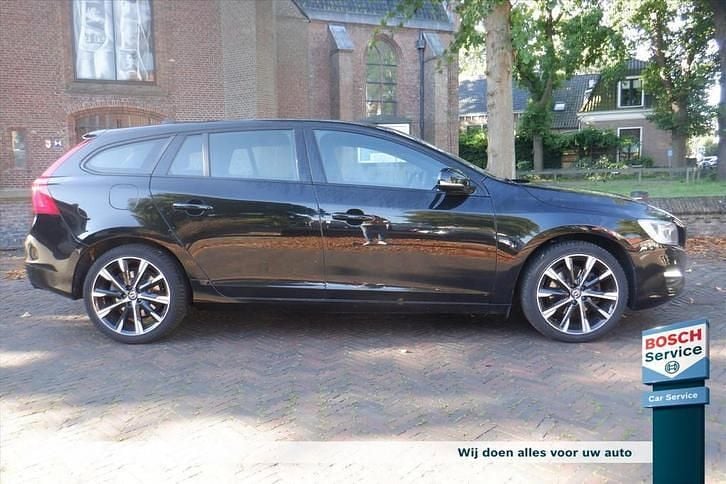 Occasion Volvo V60 Summum 153 PK (112 kW) 2017 Zwart Stationwagen