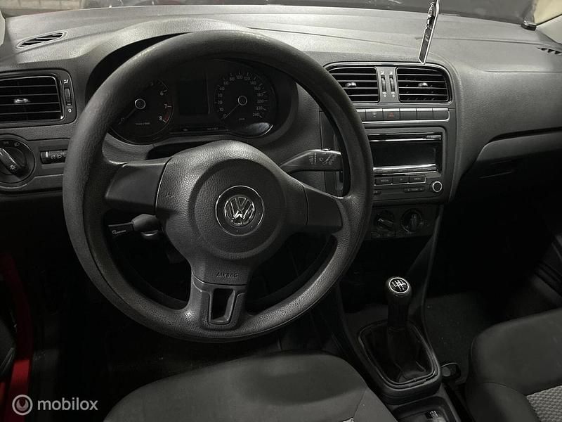Rood Occasion 2010 VW Polo Highline Hatchback | € 3.850 (Super prijs) - Afbeelding 1/4