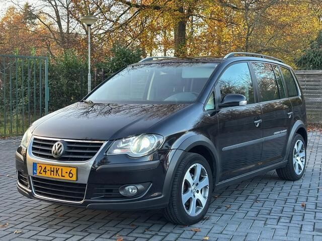 Zwart Gebruikt 2009 VW Touran MPV | € 4.995 (Iets duurder) - Afbeelding 1/4