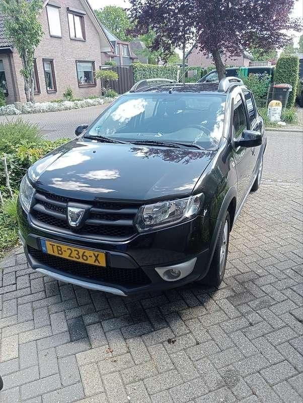 Zwart Occasion 2015 Dacia Sandero Stepway Sedan | € 5.500 (Goede deal) - Afbeelding 1/4