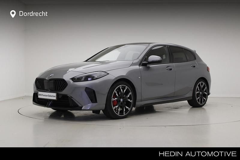 Grijs Gebruikt 2024 BMW 120 M Sport Hatchback | € 49.895 - Afbeelding 1/3
