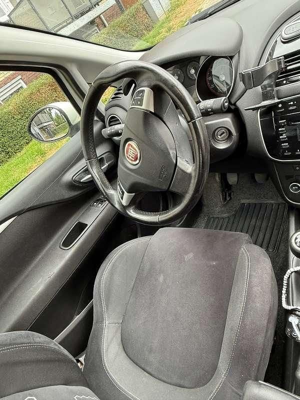 Wit Gebruikt 2015 Fiat Punto Hatchback | € 2.000 - Afbeelding 1/4